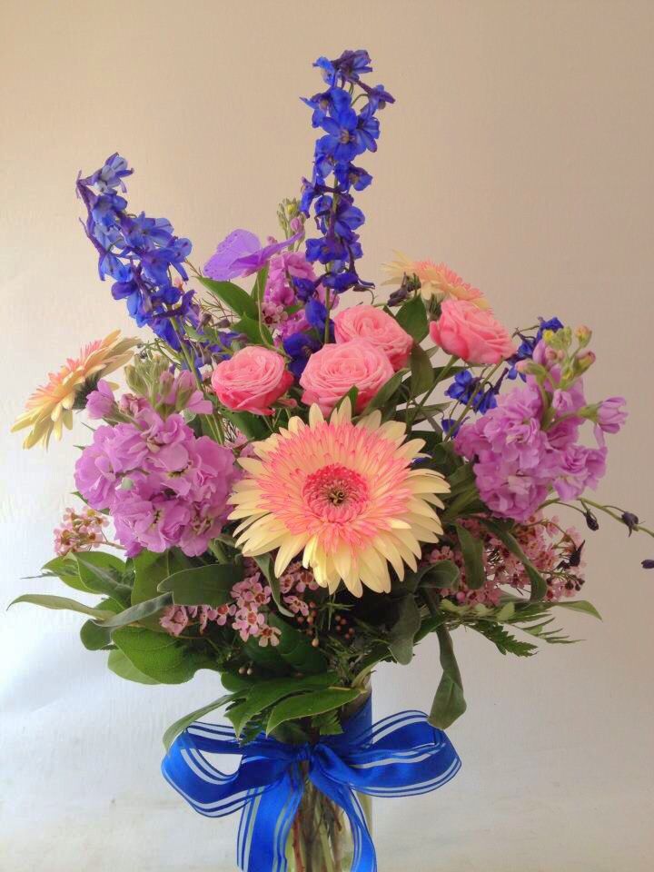 Got Graduation Or Special Occasion Coming Up Gardengate Will Take Care Of You Flowers Roses Special Occasion Summ Flower Arrangements Flower Shop Rose
