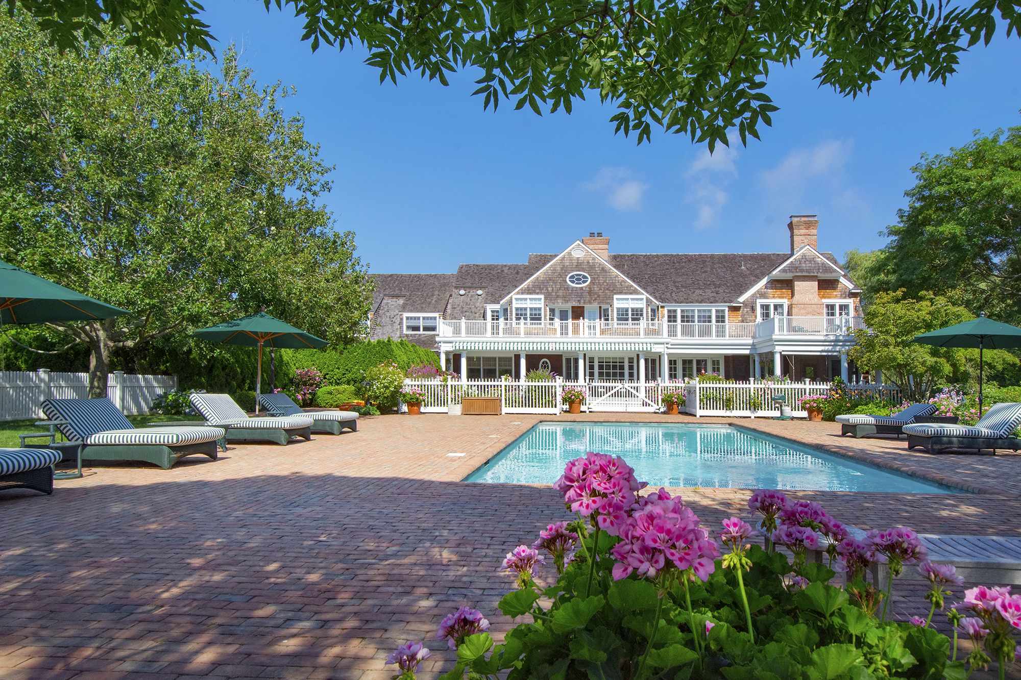 luxury real estate headlines week of july 30 2018 celebrity houses hampton estates hamptons house