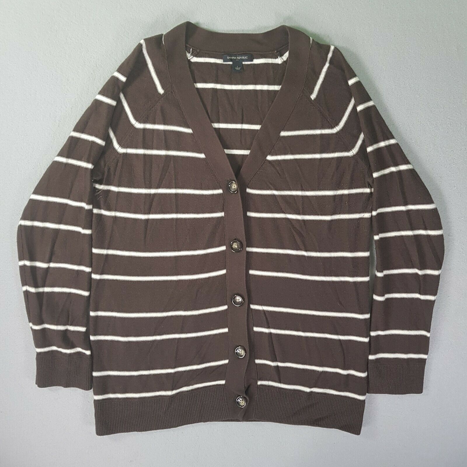 Banana Republic Cardigan Womens Large L Long Sleeve V-Neck Button Up Top Brown You're getting a great women's cardigan, with no major flaws or stains, in great condition. We carefully inspect all items and seal after photographing, so we cannot check additional measurements or details for you, but we do have a free 30 day return policy. Please note, all measurements are approximate and shown in the photos. Previous washings may alter the sizing. Please compare our measurement photos to your fav Great Women, Womens Cardigan, Hem Style, Knit Sleeve, Sleeve Length, Long Sleeve, Inspect, Cardigans For Women, Compare