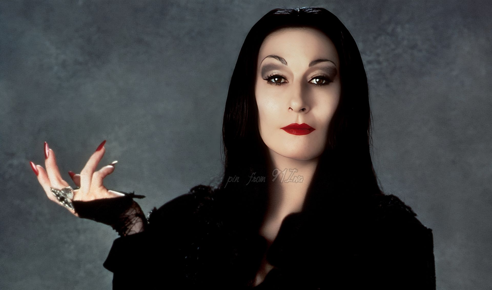 Morticia Addams-Anjelica Huston | Classic horror, Anjelica huston