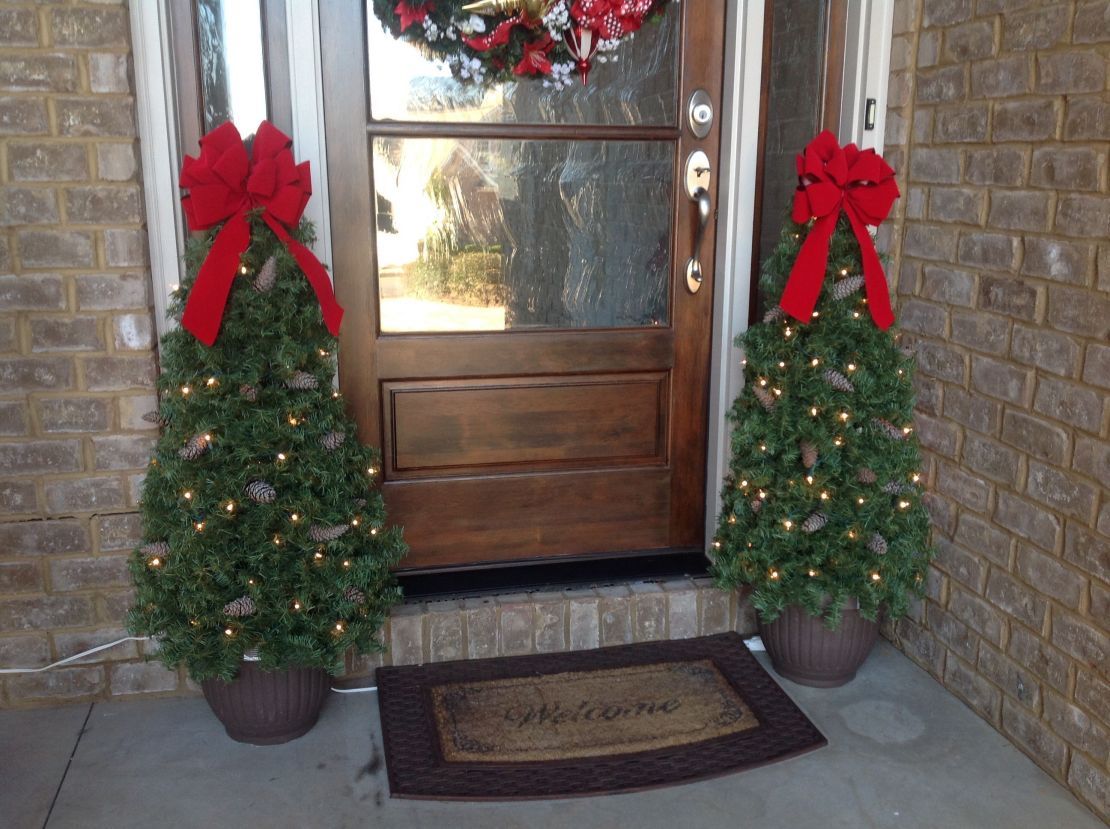 47 Perfect Diy Front Porch Christmas Tree Ideas On A Budget Roundecor Christmas Porch Decor Outdoor Christmas Lights Outdoor Christmas Tree