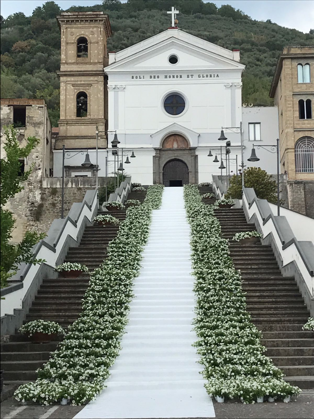 Un sogno d'amore per il matrimonio del sindaco di Liveri - Cira Lombardo Wedding Walkway, Church Wedding Flowers, Church Wedding Decorations, Unique Wedding Decor, Nature Wedding, Winter Wedding, Wedding Venues Italy, Scotland Wedding, Cinderella Wedding