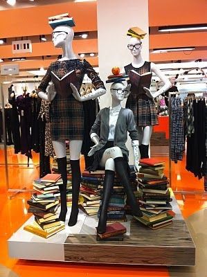 T Shirt Store Cool Retail Design Google Search Retail Merchandising Clothing Store Displays Retail Store Design