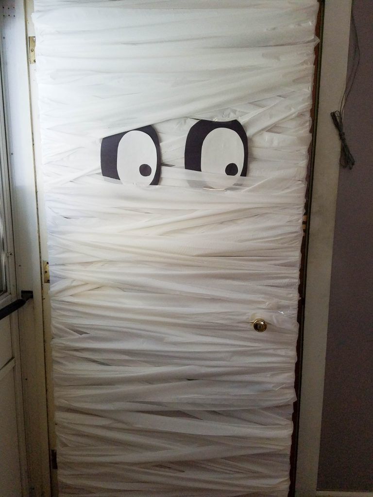 Create a DIY Mummy Halloween Door Decoration Halloween door