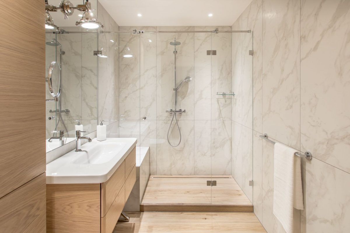 Z czym łączyć marmur, żeby nie wyglądał przaśnie? Bathroom interior