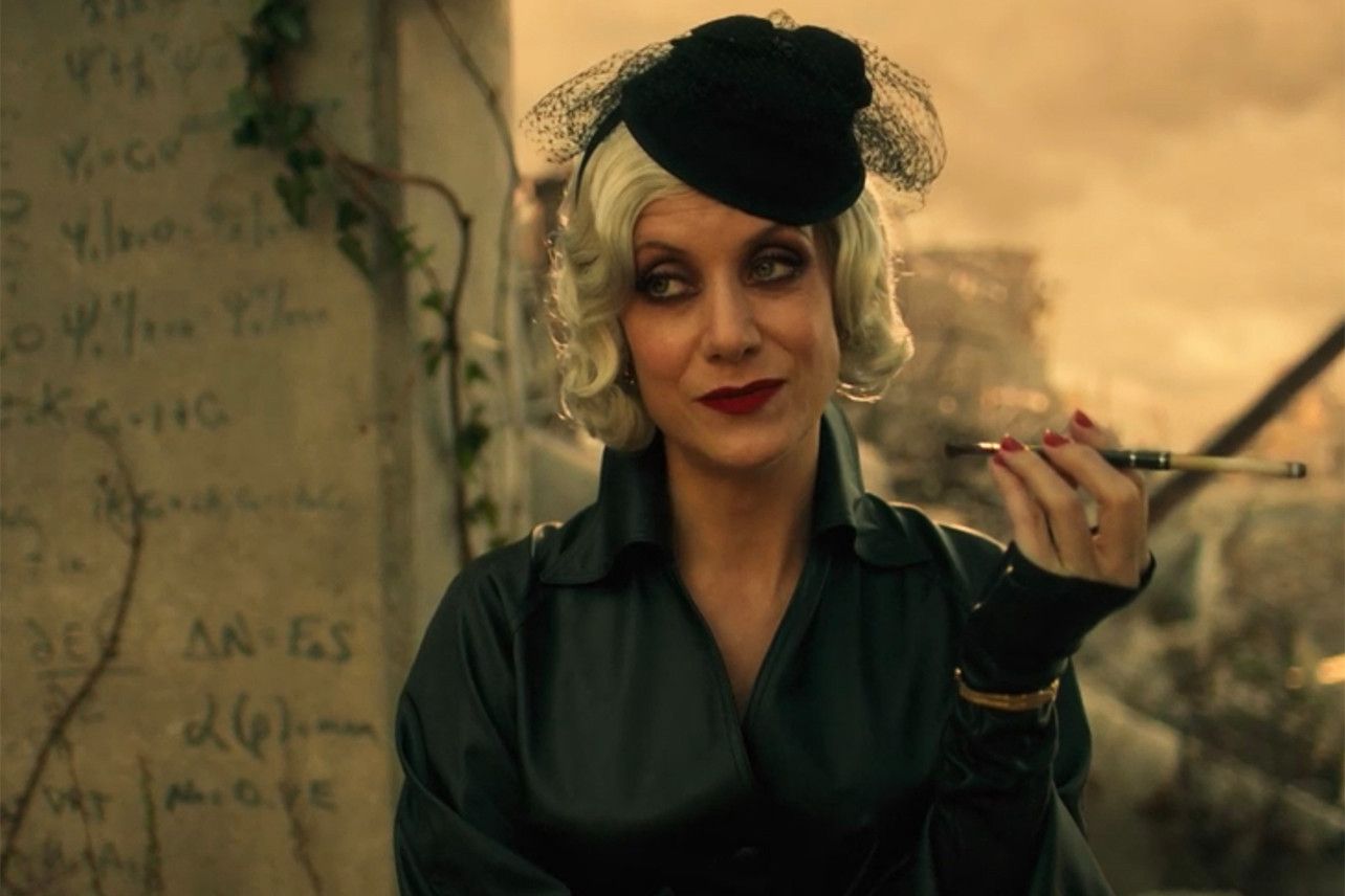 Kate Walsh As The Handler Umbrella Academy Kate Walsh Umbrella