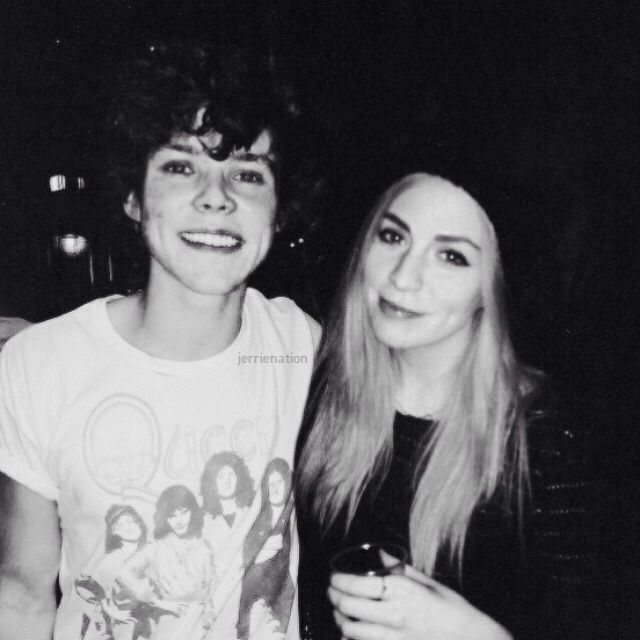 Idc if its a manip I love this Gemma Styles, Harry Styles, Ashton Irwin 2013, I Cant Sleep