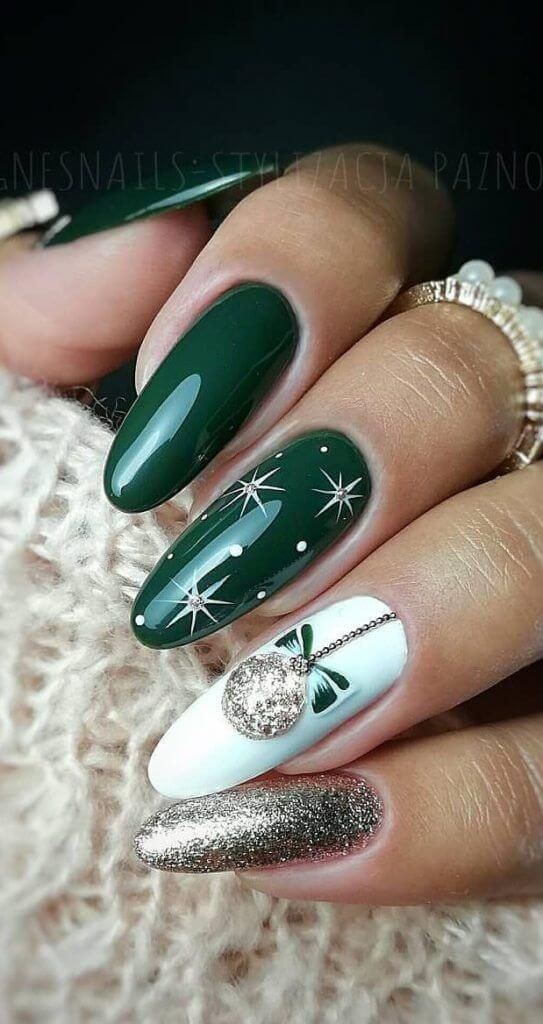 Holiday Acrylic Nails, Xmas Nail Art, Christmas Nail Art Designs, Xmas Nails, Best Acrylic Nails, Acrylic Nail Designs, Halloween Nails, Christmas Decorations, Christmas Design