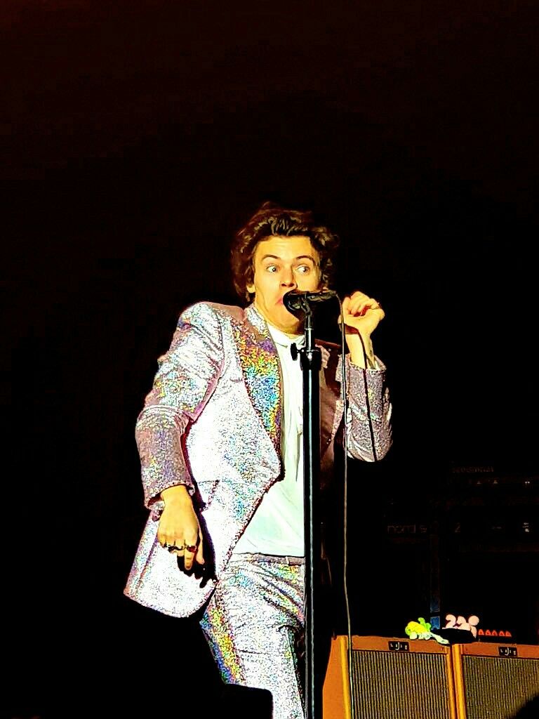 Look At His Face Harrystylesliveontourbangkok Harry Styles Harry Edward Styles Style