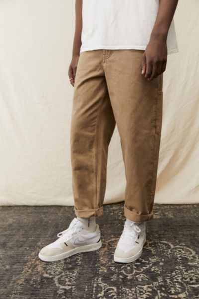 Workwear-inspired denim from BDG. Features a slouchy wide-leg silhouette with a regular rise waist, belt loops and a button and fly fastening. Finished with utility-style pockets through the leg and rolled hems. Only at UO.Content + Care. 100% Cotton Machine wash Imported Size + Fit. Model is 189cm/6'2.5" and wearing size 32W Earthy Outfits, Outfits Hombre, Carpenter Jeans, Cargo Jeans, Oversized Denim Jacket, Mens Fall, Men Fits, Mens Streetwear, Bdg