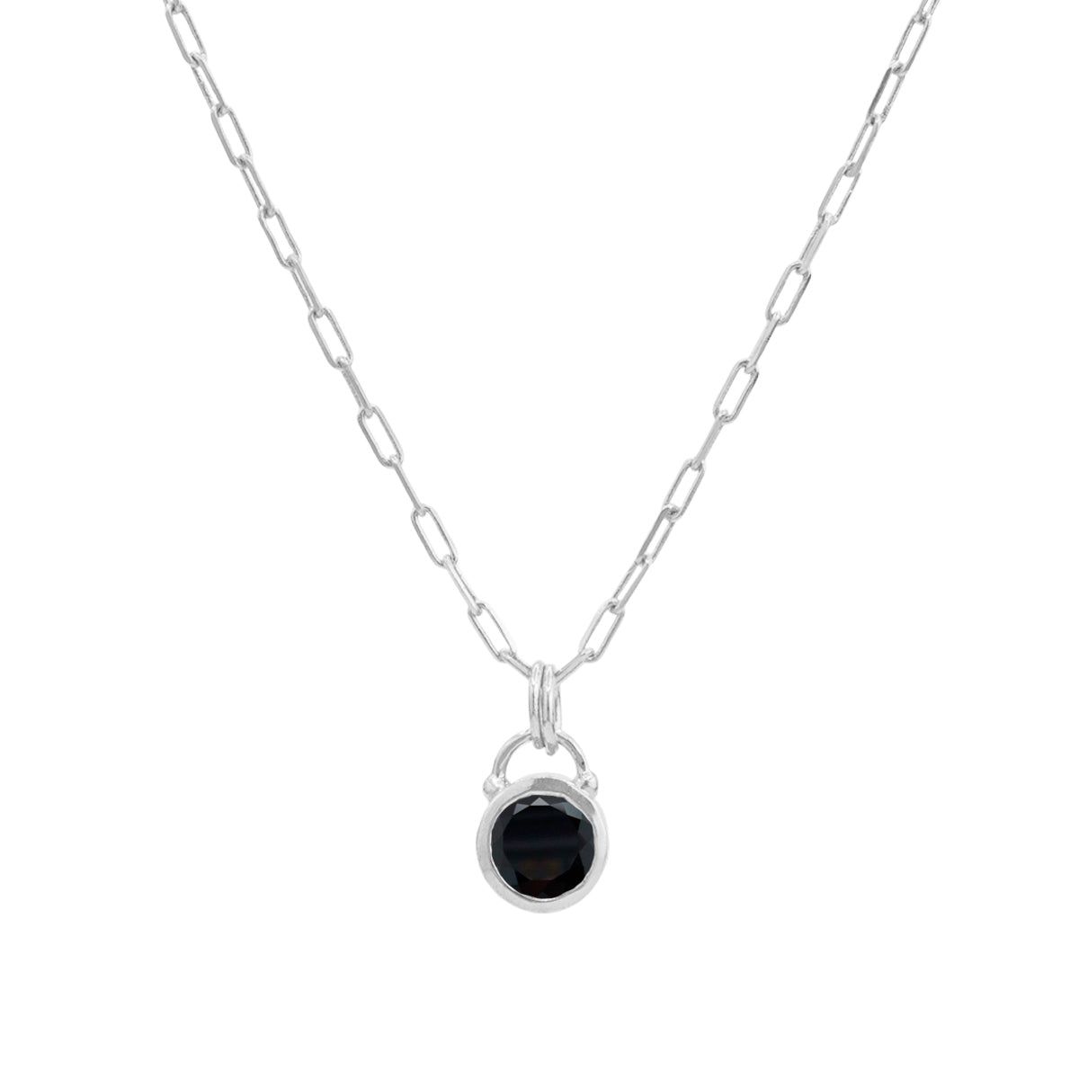 O colar Cercle evoca e coloca no centro as Pedras Naturais para emanarem sua frequência energética. Em um design minimalista porém cheio de personalidade, o Cercle explora as formas circulares consideradas esteticamente divinas. DETALHES DA JOIAMaterial: Prata 950 Textura: Polido - Textura Lisa Pedra: ≅ 7mm - Redonda - Natural Prazo de Entrega: Prazo de Produção (até 10 dias úteis) + Dias do Frete Desenvolvido e Feito a Mão por Moretto na Ilha da Magia - Florianópolis Design Minimalista, Cartier, 7mm, Silver Necklace, Natural, Jewelry, Products, Natural Stones, Island