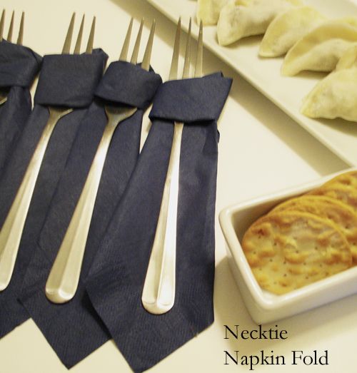 Necktie napkins, for those parties that you want to fancafy ;) #diynapkinfolding