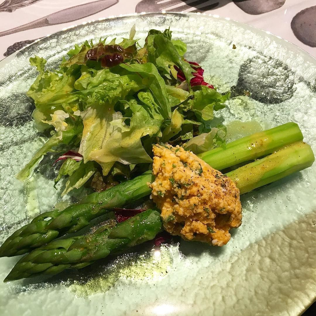 Asparagus with Egg Sauce #ketosis #keto #ketodiet #ketolife #ketogenic #ketogenicdiet #ketofriendly #ketofood #ketomeal #ketolifestyle #ketogeniclifestyle #lowcarb #糖質制限ダイエット #ケトン体ダイエット#ketoplate#lowcarbhighfat #lowcarbs #ketoliving #ketolunch#ketobreakfast#tokyoketolife#ketointernational#ketojapanese #lchf #hflc #糖質制限#低糖質#asparagus #salad by tokyoketolife With, Ketosis, Ketogenic Diet, Asparagus, Friendly, Vegetables, Food, Studs, Essen
