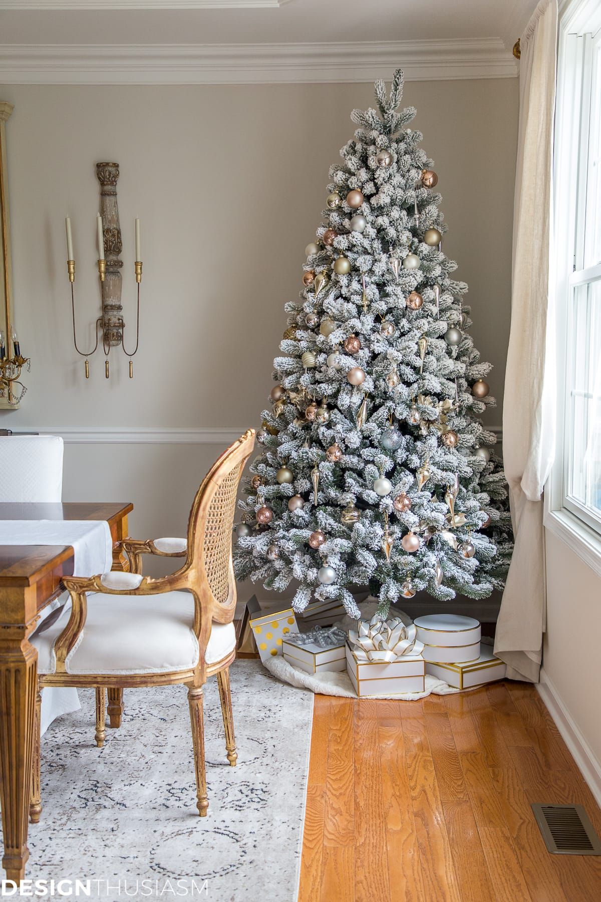 Elegant Holiday Decorating Ideas For The Dining Room Diy Holiday Decor Holiday Decor Elegant Christmas Decor Elegant Holiday Decorating Ideas For The Dining Room Diy Holiday Decor Holiday Decor Elegant Christmas Decor