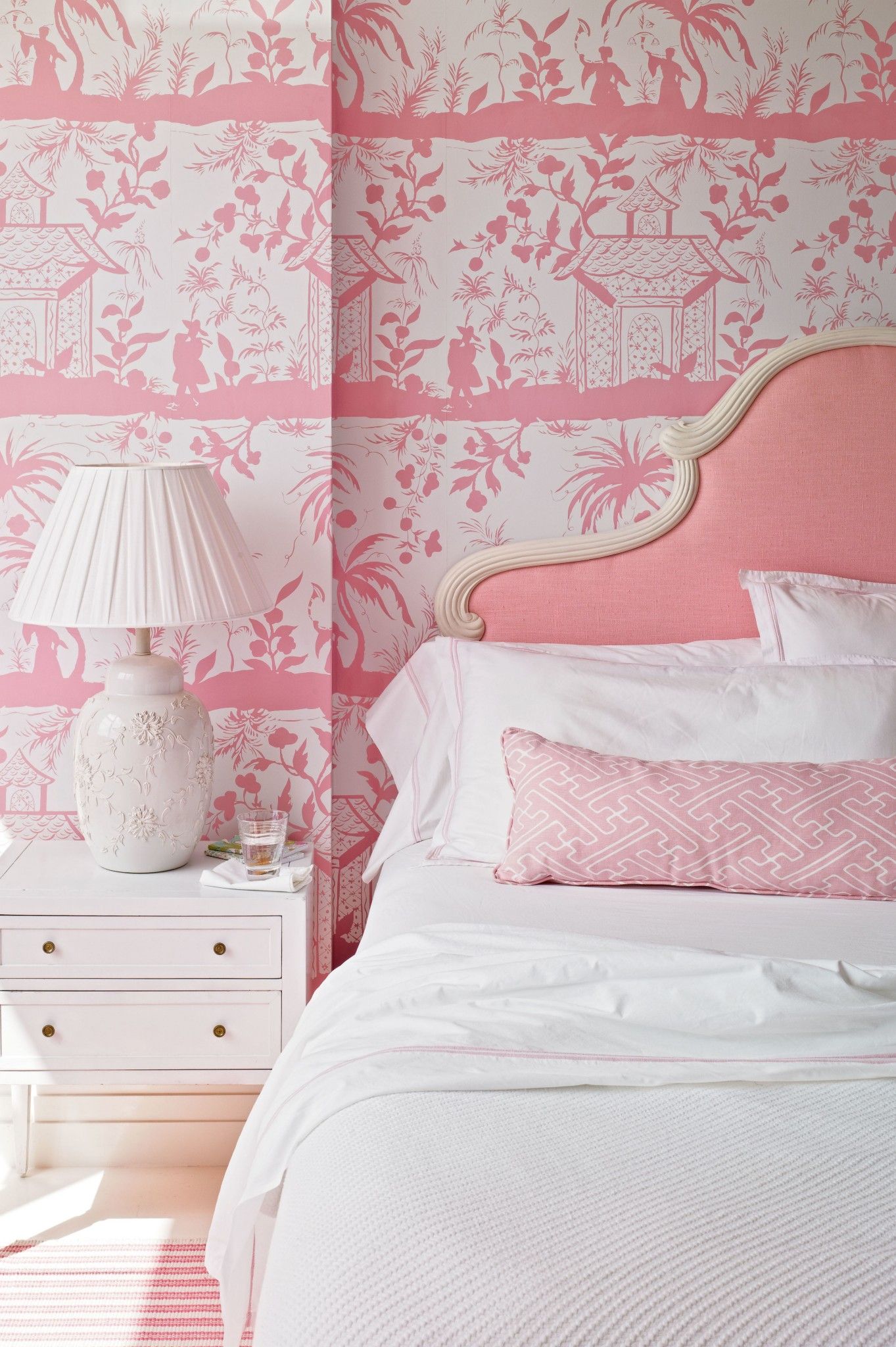 A Chic Pink Bedroom A Chic Pink Bedroom