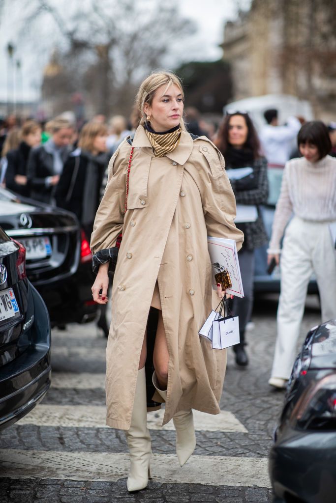 Camille Charriere Is Seen Wearing Trench Coat Outside Chanel During Moda Gabardina Paris Camille Charriere Is Seen Wearing, Are Trench Coats Out Of Style 2020
