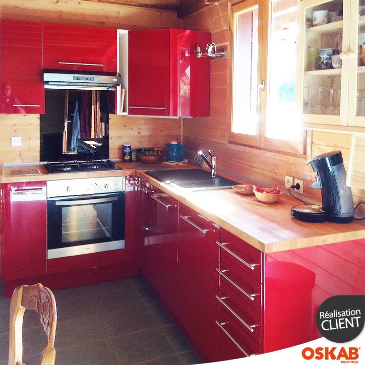 Cuisine rustique moderne rouge brillante et bois en L Rouge - amenagement placard d angle cuisine Cuisine rustique moderne rouge brillante et bois en L Rouge - amenagement placard d angle cuisine