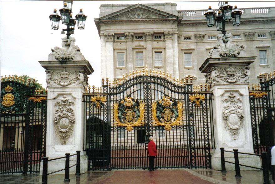 One Of The Main Gates At Buckingham Palace 孤児院 One Of The Main Gates At Buckingham Palace 孤児院
