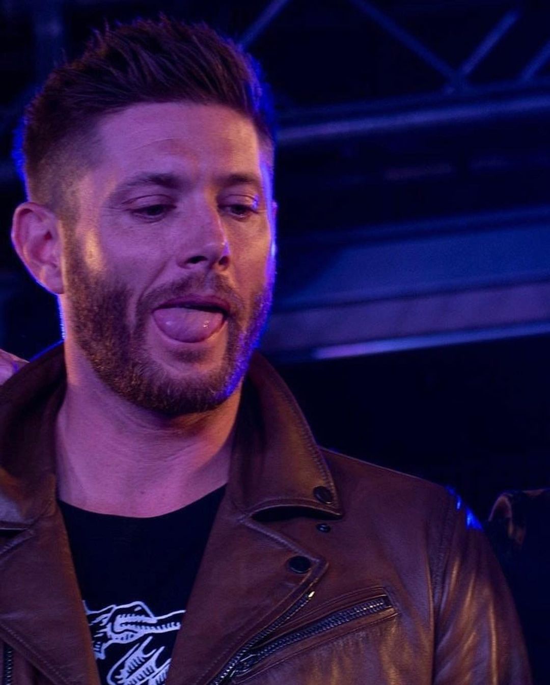 Pin by Claudia Barbieri on Dean / Jensen | Jensen ackles hot, Jensen