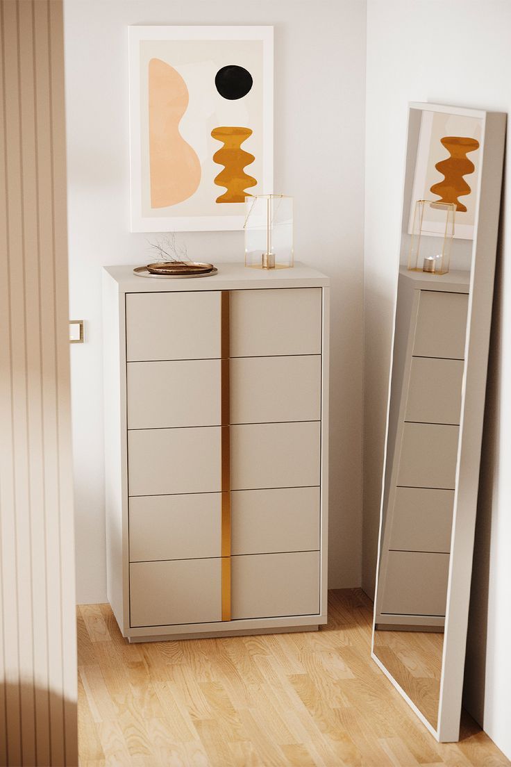 Camiseiro de 5 Gavetas em Branco com Puxadores em Dourado Filing Cabinet, Lockers, Locker Storage, Dresser, Furniture, Home Decor, Drawers, Bedroom Decor, Powder Room