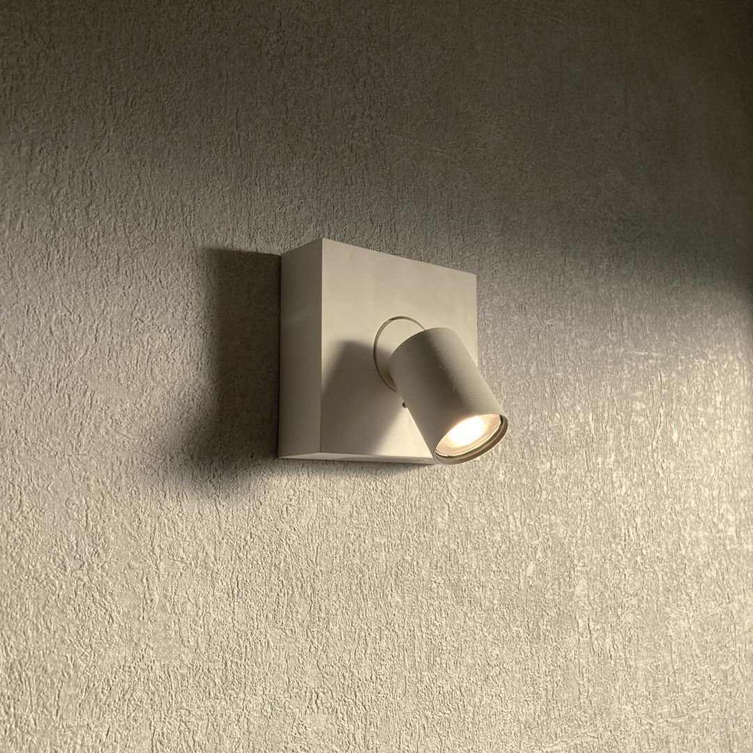 Fuchi Homeはinstagramを利用しています ブラケット照明 おはようございます こちらは気持ちの良い秋晴れです 今日は我が家のブラケット照明について コイズミのarkiaです 我が家の担当設計士さんが提案してくれました ブラケット 照明 Fuchi Homeはinstagramを利用しています ブラケット照明 おはようございます こちらは気持ちの良い秋晴れです 今日は我が家のブラケット照明について コイズミのarkiaです 我が家の担当設計士さんが提案してくれました ブラケット 照明