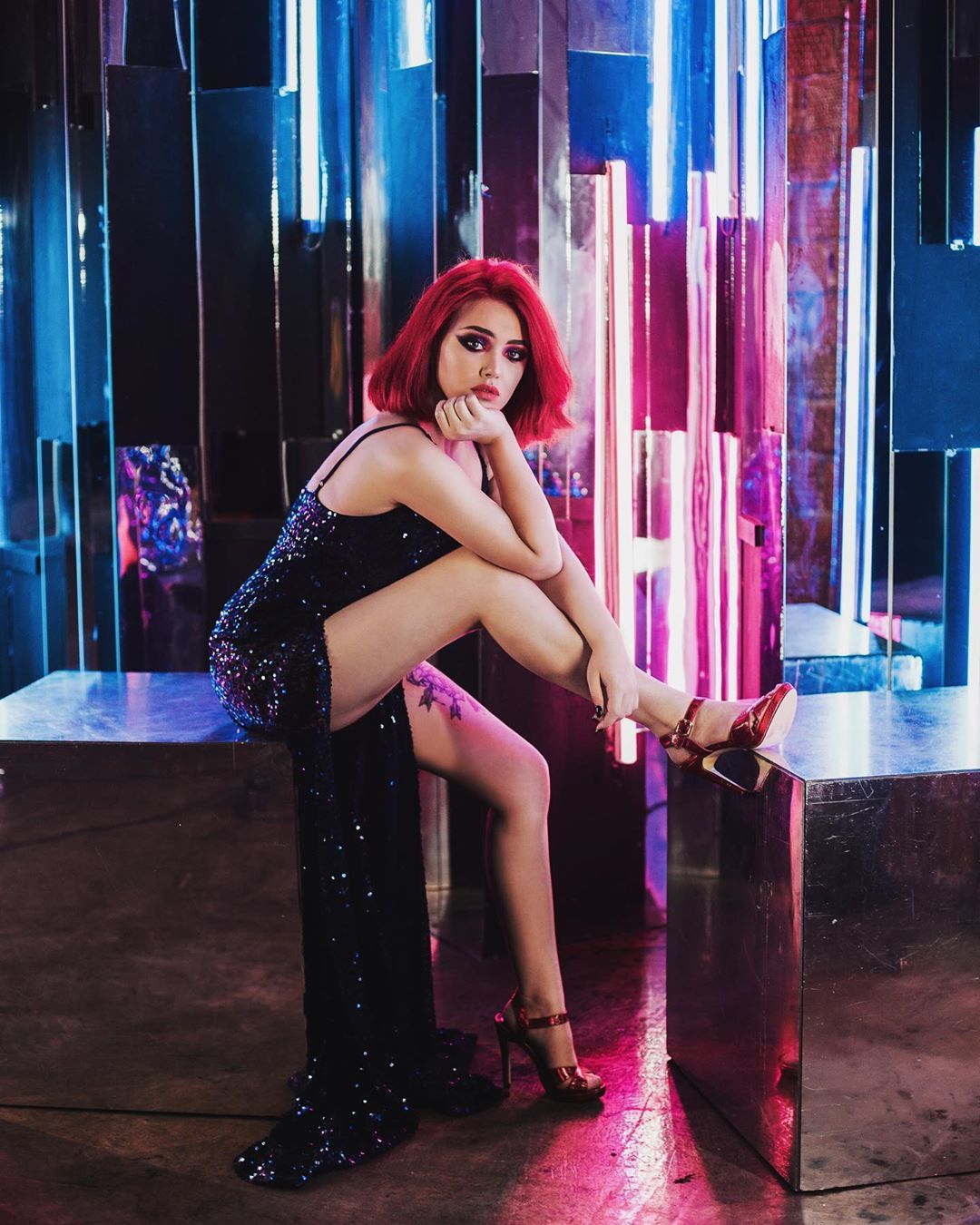 𝕰𝖑𝖎𝖟𝖆𝖇𝖊𝖙𝖍 𝕽𝖊𝖓𝖆𝖗𝖉 on Instagram: “Neon noir 🎆 ______________________ Ph @avallonis_ Muah @oxanamaks.makeup Dress @nyan_dress” Creative Photography, Flapper Dress, Neon, Instagram, Dresses, Fashion, Vestidos, Moda, Fashion Styles