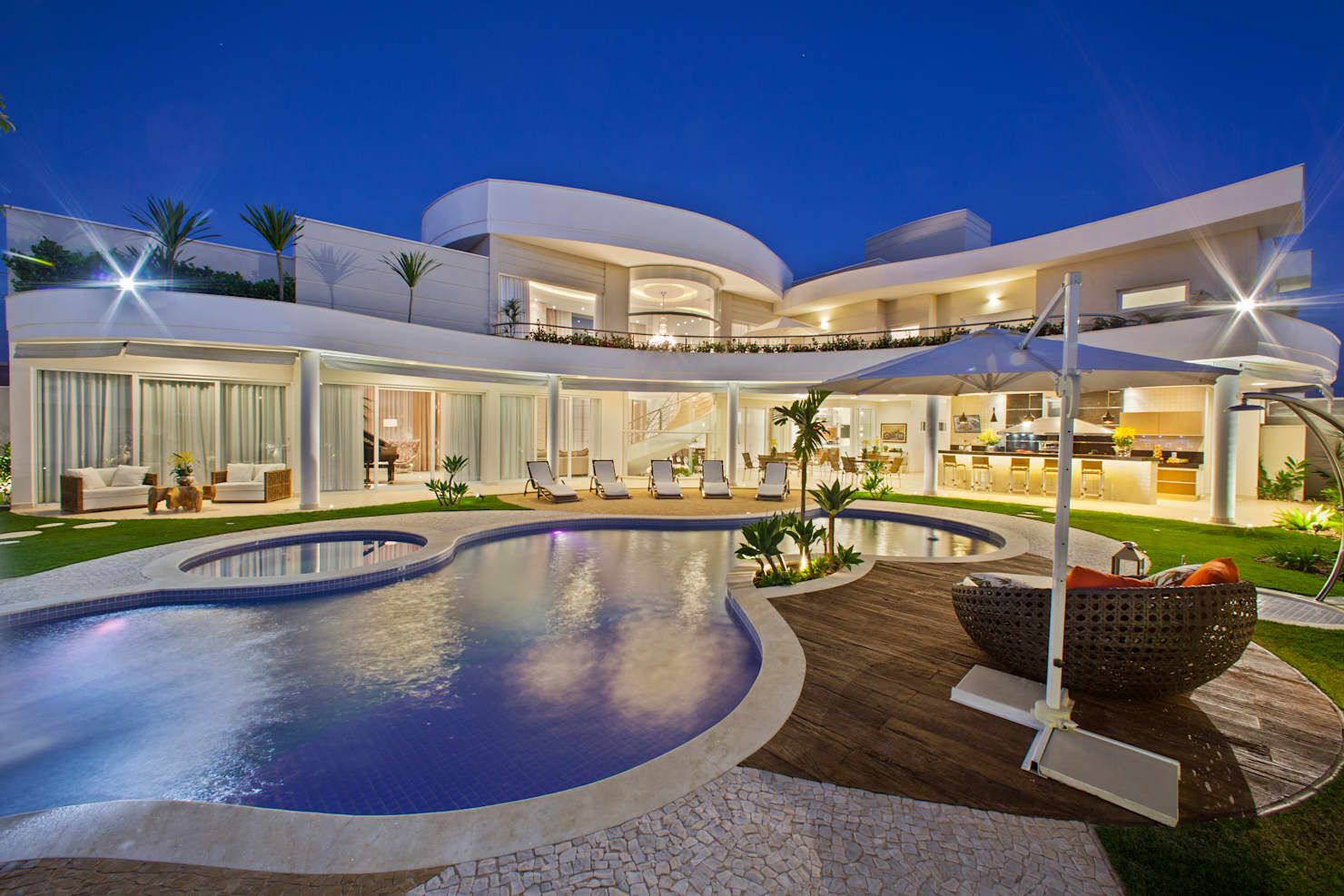 Homify Casas De Luxo Casas Modernas De Luxo Casas Luxuosas homify-casas-de-luxo-casas-modernas-de-luxo-casas-luxuosas