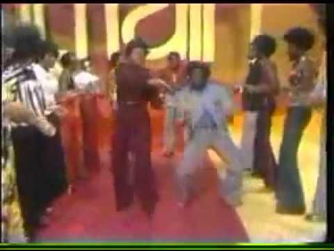 Don Cornelius Dances In Soul Train Line With Mary Wilson Soul Train Old School Music J Pop Music