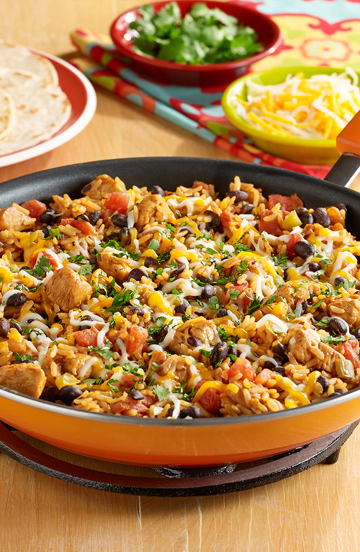 This Chicken Burrito Skillet is perfect for family dinner night. Made with chicken, black beans, zesty tomatoes and taco seasoning. Paleo Recipes, Mexican Food Recipes, Cooking Recipes, Cooking Fish, One Pot Meals, Main Meals, Healthy Dinner, Healthy Eating, Easy Dinner