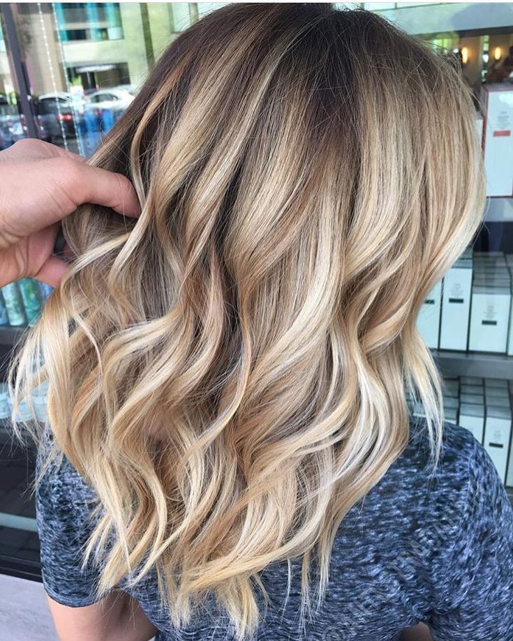 Ein bisschen Beige, ein bisschen Gold. Farbe von @antestradahair #hair #hairenvy #hairtal #blondehair