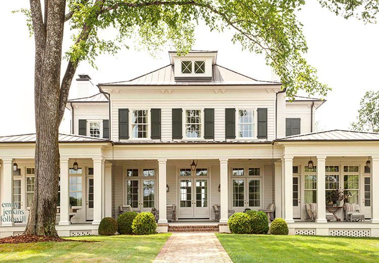 Farm life! Bet it is hot on the back porch today! #pastproject #tennessee #greathouse #classicarchitecture @lizwhanson #porch… Southern Home Exterior, Southern Homes, Country Homes, Southern Home Plans, Southern Farm House, Modern Southern Home, Southern Colonial House Plans, Colonial House Exteriors, Dream House Exterior