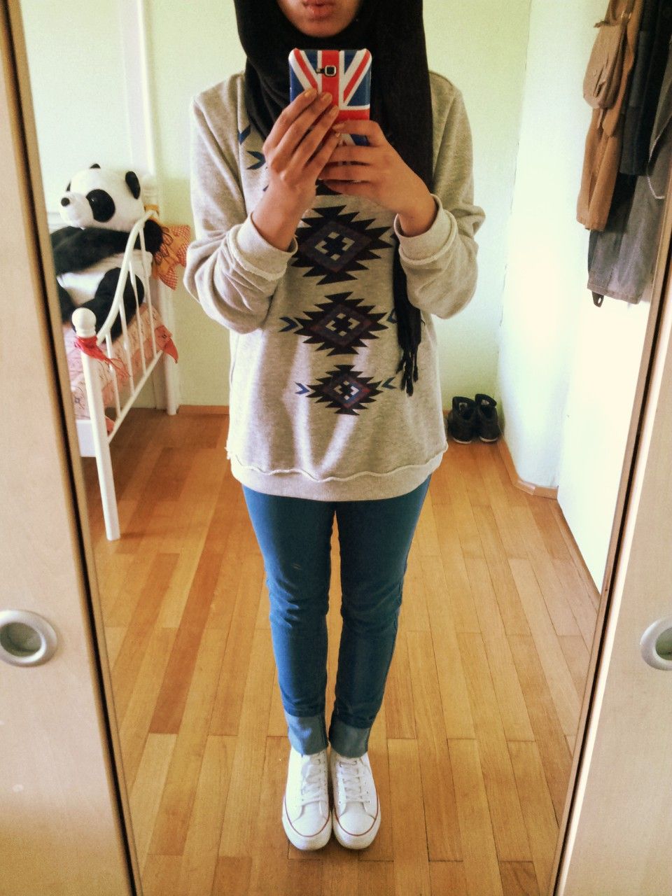 regular sweater w jeans and converse black hijab With regular sweater w jeans and converse black hijab With