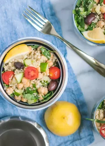 10 wegańskich przepisów w 10 minut z książki "201 dań do pudełka" - Noizz Eggs, Breakfast, Food, Morning Coffee, Essen, Egg, Meals, Yemek, Egg As Food