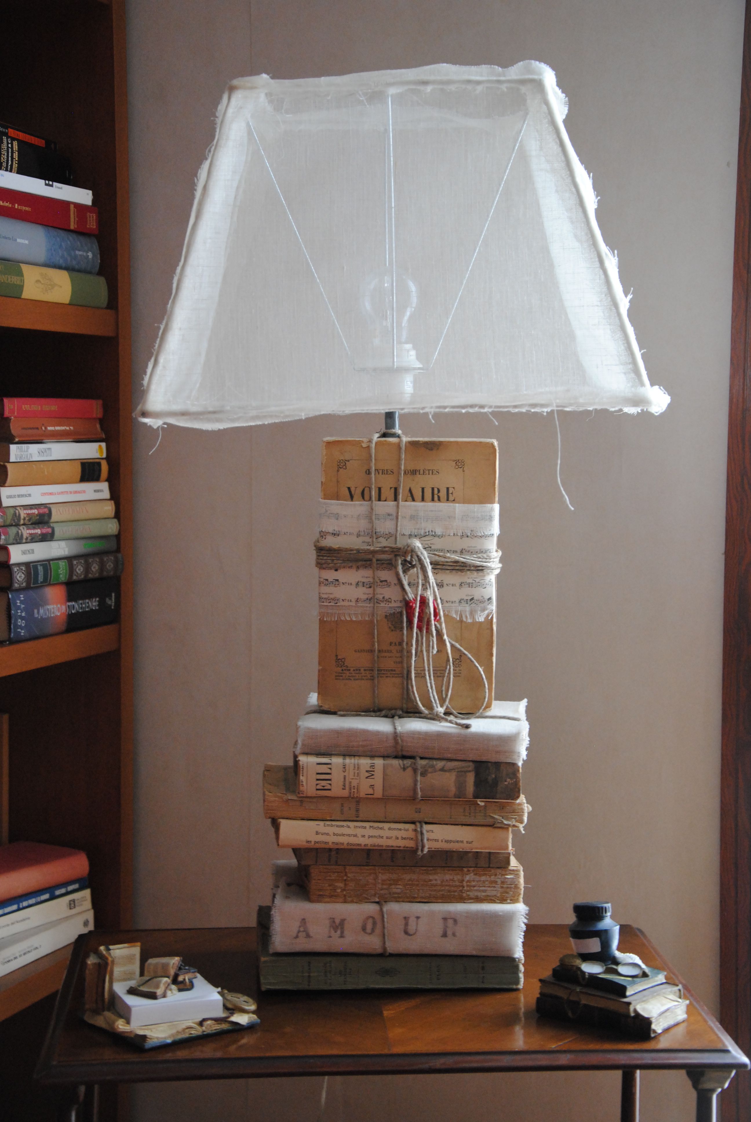 Lampade a forma di libro personalizzate con cornice