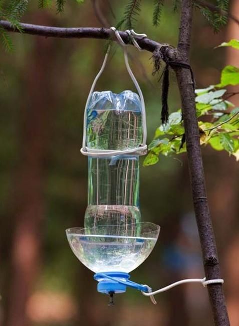 How to Recycle Plastic Bottles for Bird Feeders, Creative Ideas for Recycled Crafts Homemade Bird Feeders, Diy Bird Feeder, Humming Bird Feeders, Empty Plastic Bottles, Plastic Bottle Crafts, Recycled Bottles, Plastic Recycling, Garden Crafts, Diy Garden
