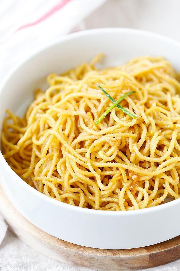 Garlic Noodles with garlic, butter, Parmesan cheese and Asian sauces. Garlic Butter Noodles, Garlic Noodles Recipe, Garlic Recipes, Butter Pasta, Garlic Pasta, Butter Shrimp, Garlic Shrimp, Cheese Recipes, Asian Noodle Recipes