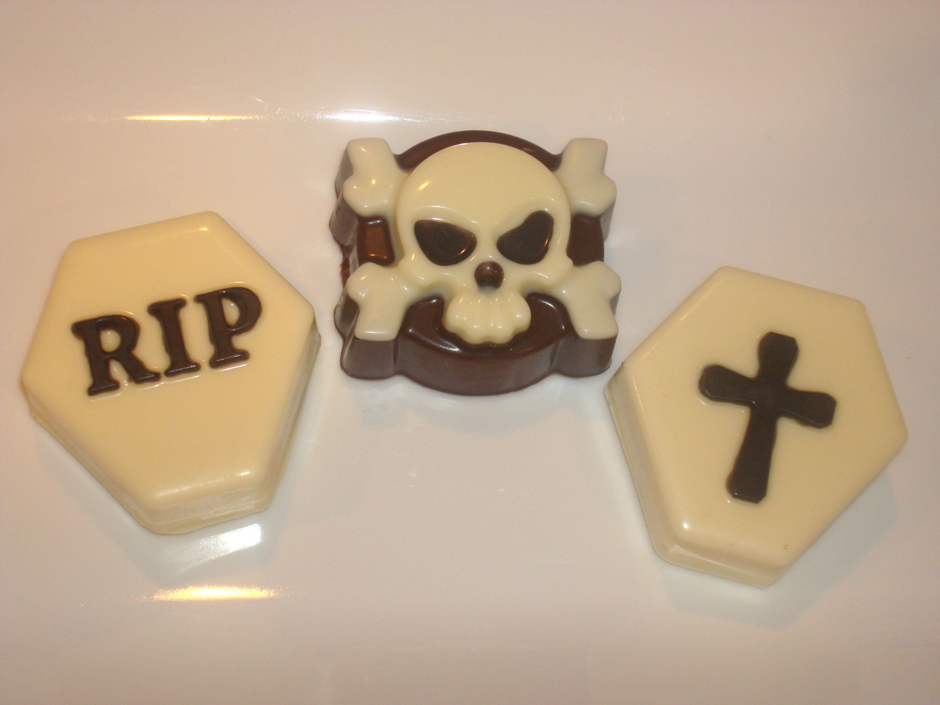 Graveyard Chocolate Covered Oreos (With images