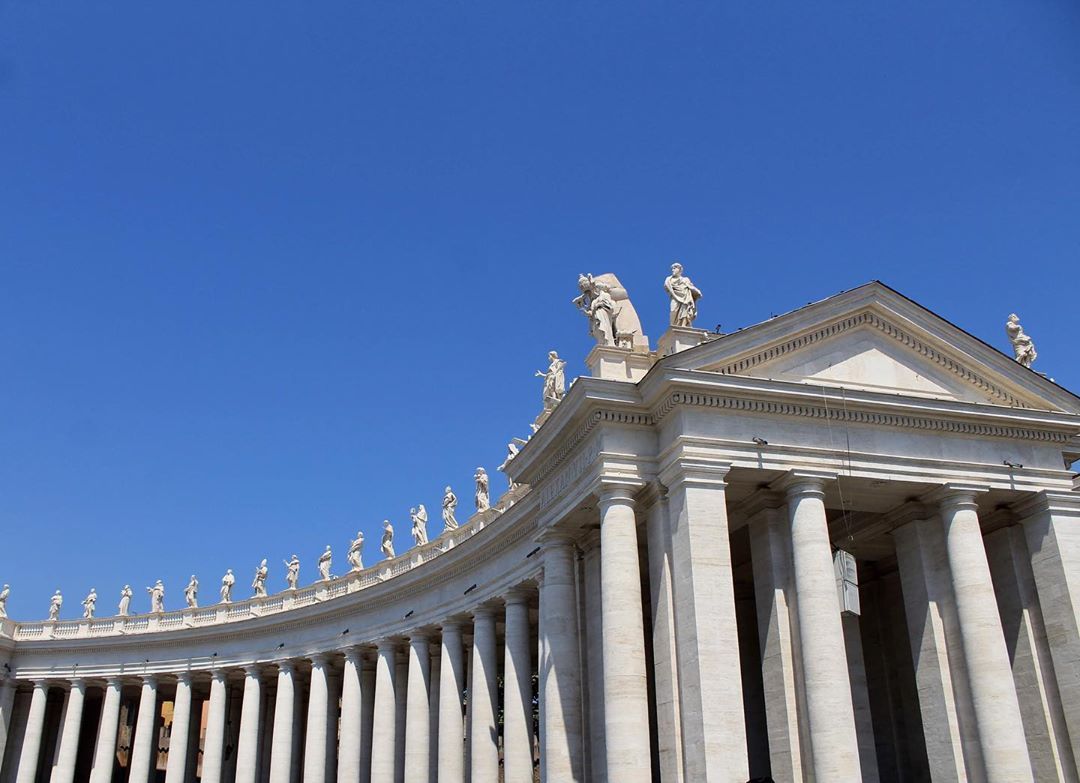 Chef’s Gambit on Instagram: “Will always be bewitched by Bernini’s Colonnade. #bernini #colonnade #photography #building #architecture #architecturephotography #arch…” Building Architecture, Bernini, Always Be, Colon, Bewitching, Architecture Photography, Louvre, Chef, Landmarks