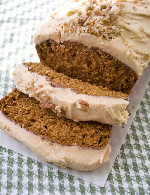 Pumpkin bread is the perfect fall treat! Köstliche Desserts, Delicious Desserts, Dessert Recipes, Yummy Food, Dessert Healthy, Delicious Pumpkin, Gourmet Recipes, Yummy Recipes, Healthy Recipes