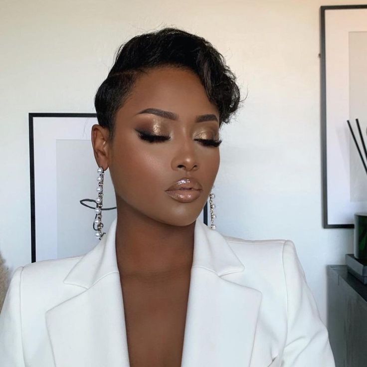 (ad) A lead to Ageless Makeup for Women greater than 50, According to an Industry ... it's a falsehood that women higher than 50 can't use black, she insists. Makeup For Black Skin, Soft Glam Makeup, Glamour Makeup, Black Girl Makeup, Flawless Makeup, Cute Makeup, Gorgeous Makeup, Girls Makeup, Pretty Makeup