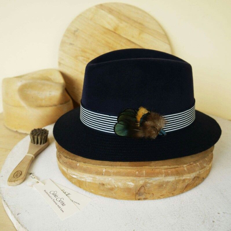 Winter hat velour feltro / cappello uomo invernale #modista #modisteria #handmade #fattoamano #millinery #milliner #hatmaker #bespoke #sumisura #lab #cappello #hat #cappellouomo Pello, Millinery, Tuscany, Velour, Bespoke, Fedora, Lab, Winter Hats, Maker