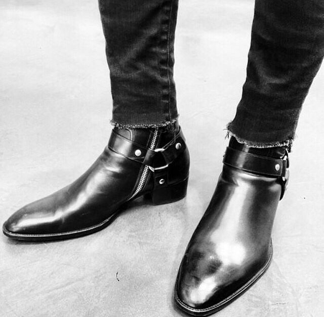 Saint Laurent メンズ 靴 おしゃれ 黒のブーツ 靴 Saint Laurent メンズ 靴 おしゃれ 黒のブーツ 靴