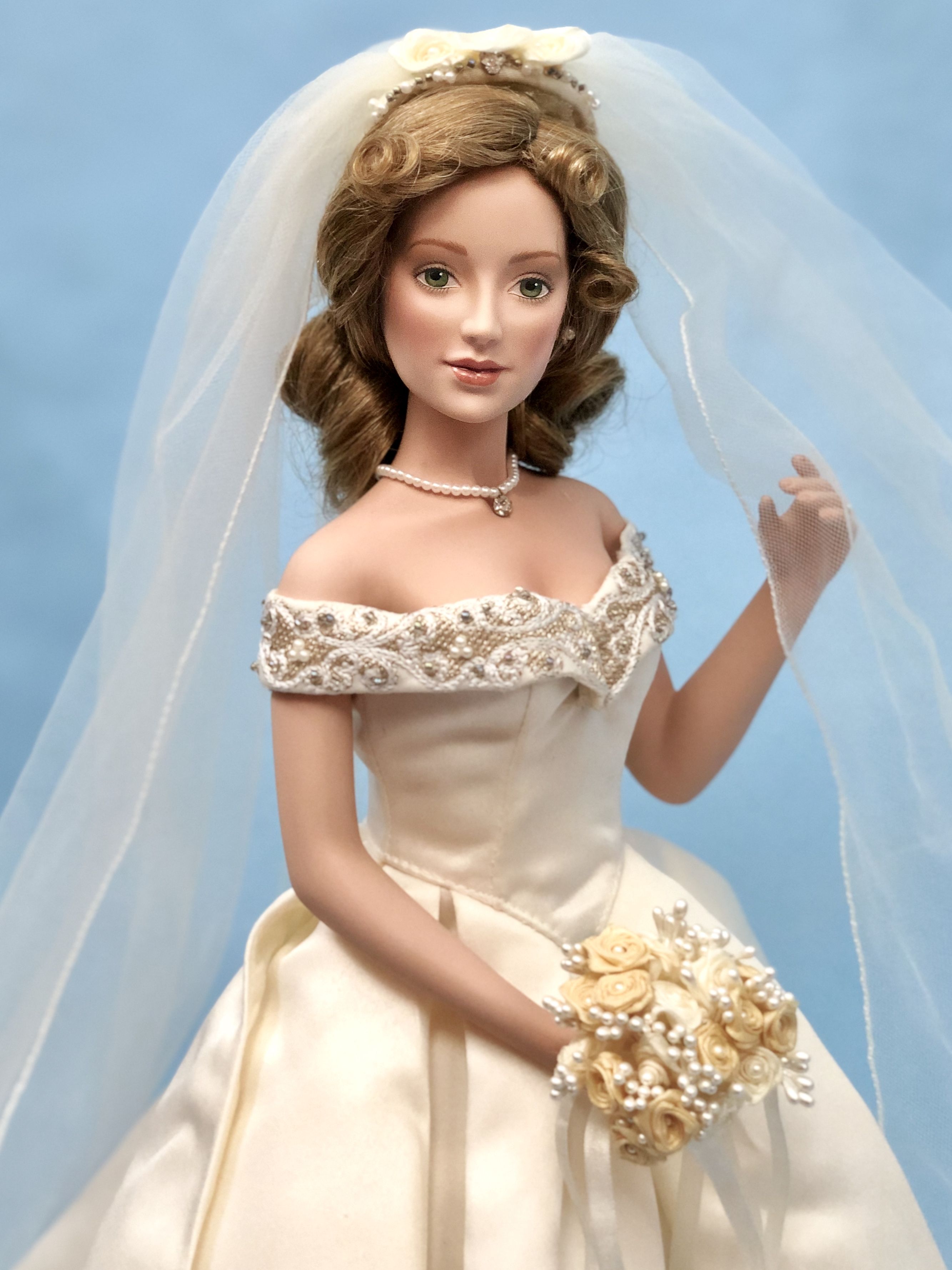 The IVORY ELEGANCE Bride Porcelain Doll The Ashton Drake Novios the-ivory-elegance-bride-porcelain-doll-the-ashton-drake-novios