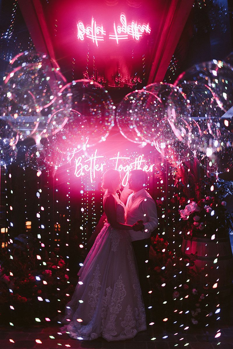 Better together. Photocall de boda con luces de neon y globos iluminados. Fotografía de novios. Esta boda de interior que diseñamos en Barcelona es el ejemplo perfecto de que la lluvia no tiene por qué estropear tu gran día. Desi Wedding Decor, Neon Wedding, Wedding Colors, Wedding Decorations, Glowing Art, Weding, Birthday Theme, Event Planning, Light Up