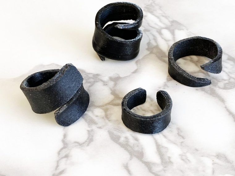 How to make your own recycled jewelry from vinyl records with this quick and easy DIY ring tutorial. Who knew upcycling could look so cool? Make your own spiral adjustable ring to sell or gift with this simple video tutorial. #diyjewelry #jewelrymaking Recycled Ring, Recycled Jewelry, Wire Rings, Wire Wrapped Rings, Jewelry Rings, Jewelry Accessories, Diy Rings Tutorial, Wire Jewelry Patterns, Make Your Own Ring