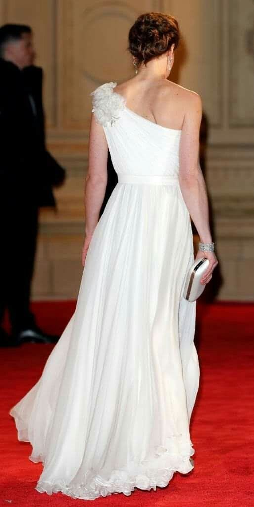 Pin by Angela Schafer on Kate's evening gowns Duchess of cambridge