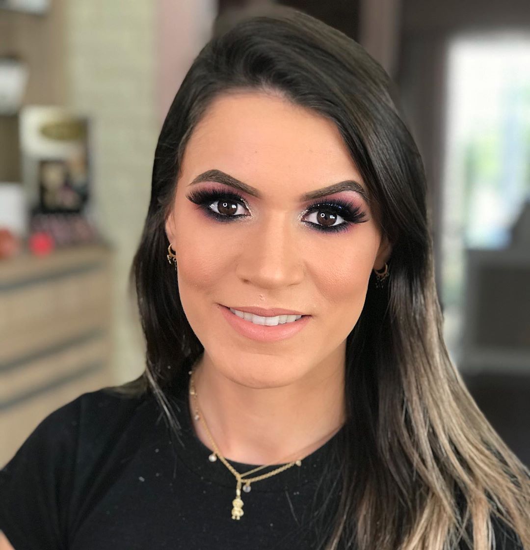 A make com tons azulados está muito em alta! Nesta fizemos em homenagem a mulher maravilha, azul -