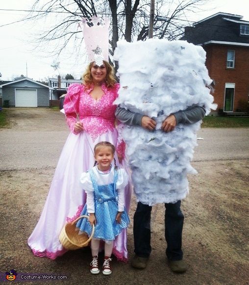 Wizard of Oz Family Halloween Costume Contest at Wizard of oz family