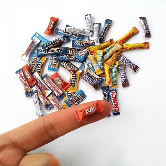 Dollhouse miniature candy bars packaging A4 PRINTABLE Sheet - 1/12 and 1/6 scale #miniaturedolls