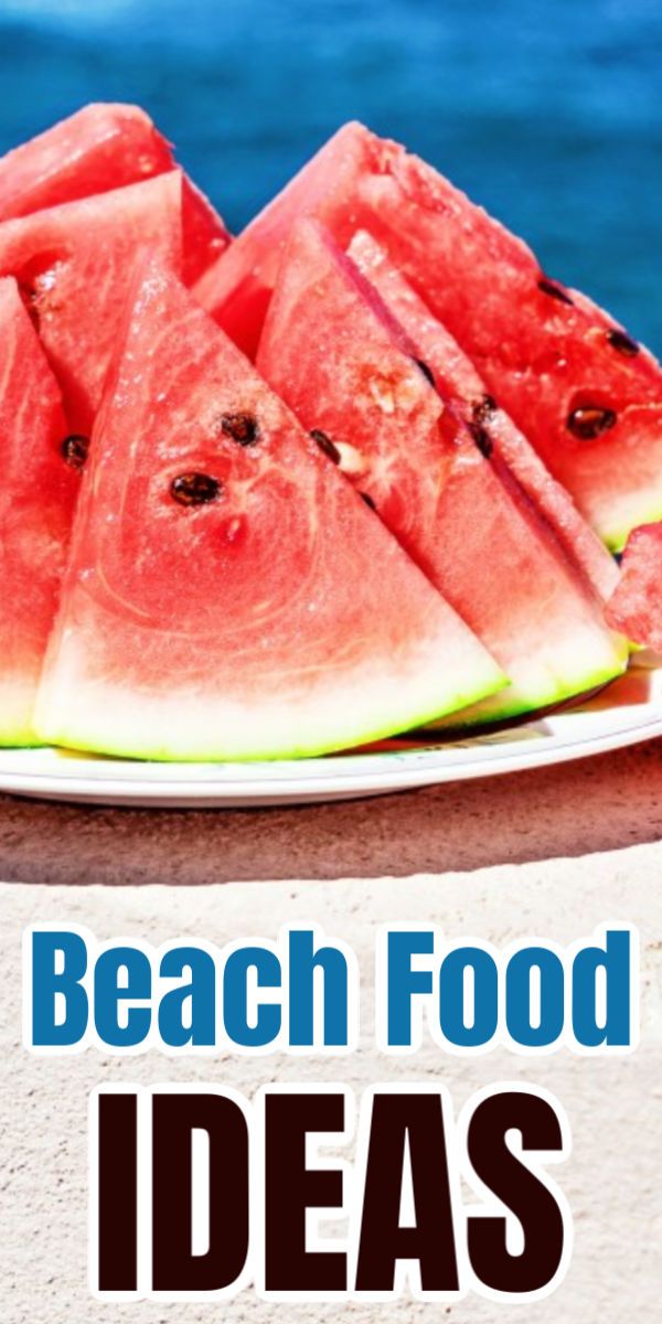 Here are some beach food ideas and easy beach meals you can pick up, prepare pack in bags and put in your ice chest for long days at the beach. If you have little ones or grand kids, or even just a bunch of adults looking to have a great time at the beach, you NEED to pack enough food and the right types of food. If you don't pack enough everyone will get hungry and cut the beach trip short. These foods, snacks, and easy beach meals will be surefire winners. Beach Day Food, Beach Picnic Foods, Easy Picnic Food, Beach Foods, Lake Snacks, Boat Snacks, Boat Food, Snacks For Beach, Healthy Beach Snacks